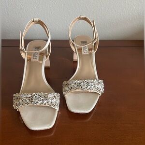 Badgley Mischka Marsha Ivory Satin Wedding Dress Shoe Size 6.5